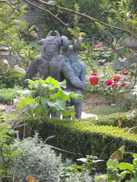 Sophie Ryder sculpture